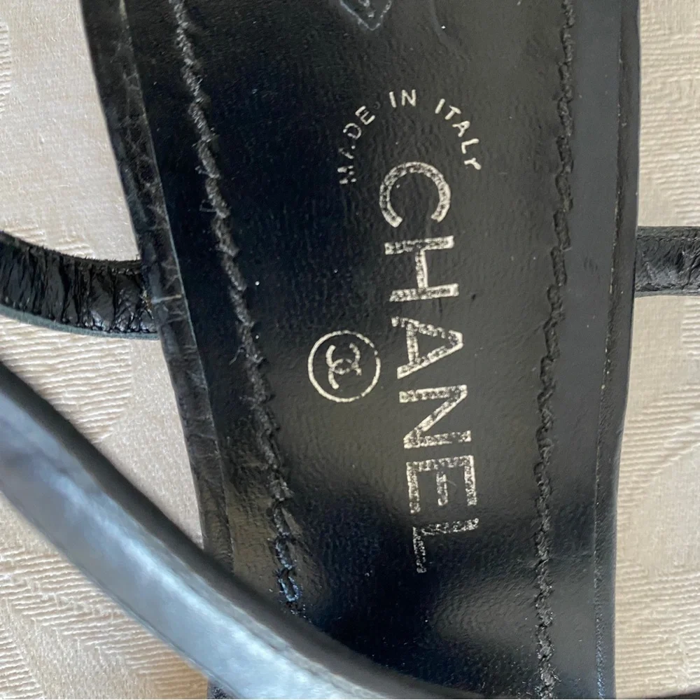 Chanel CC logo flat sandals